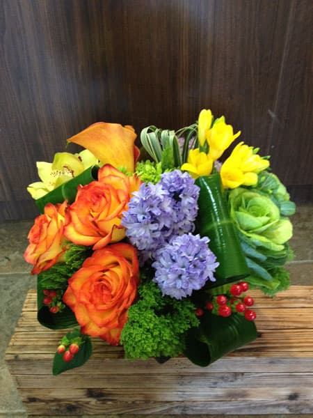 Midsomar meadow-style arrangement in white